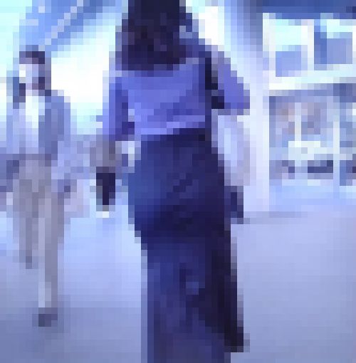 高級感溢れる激カワ美少女がタイトスカート履いてモッコリヒップ強調して歩いてるよ サンプル画像