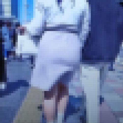 ドエロ美巨尻の激カワ美女がタイトスカートモッコリ膨らませて歩く姿がイヤらしい 内容画像