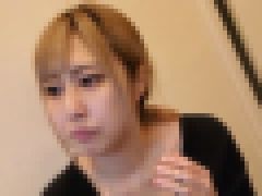 御坂恵衣・無修正個人撮影動画「巨乳アパレル店員とネカフェで中出し」　無料画像
